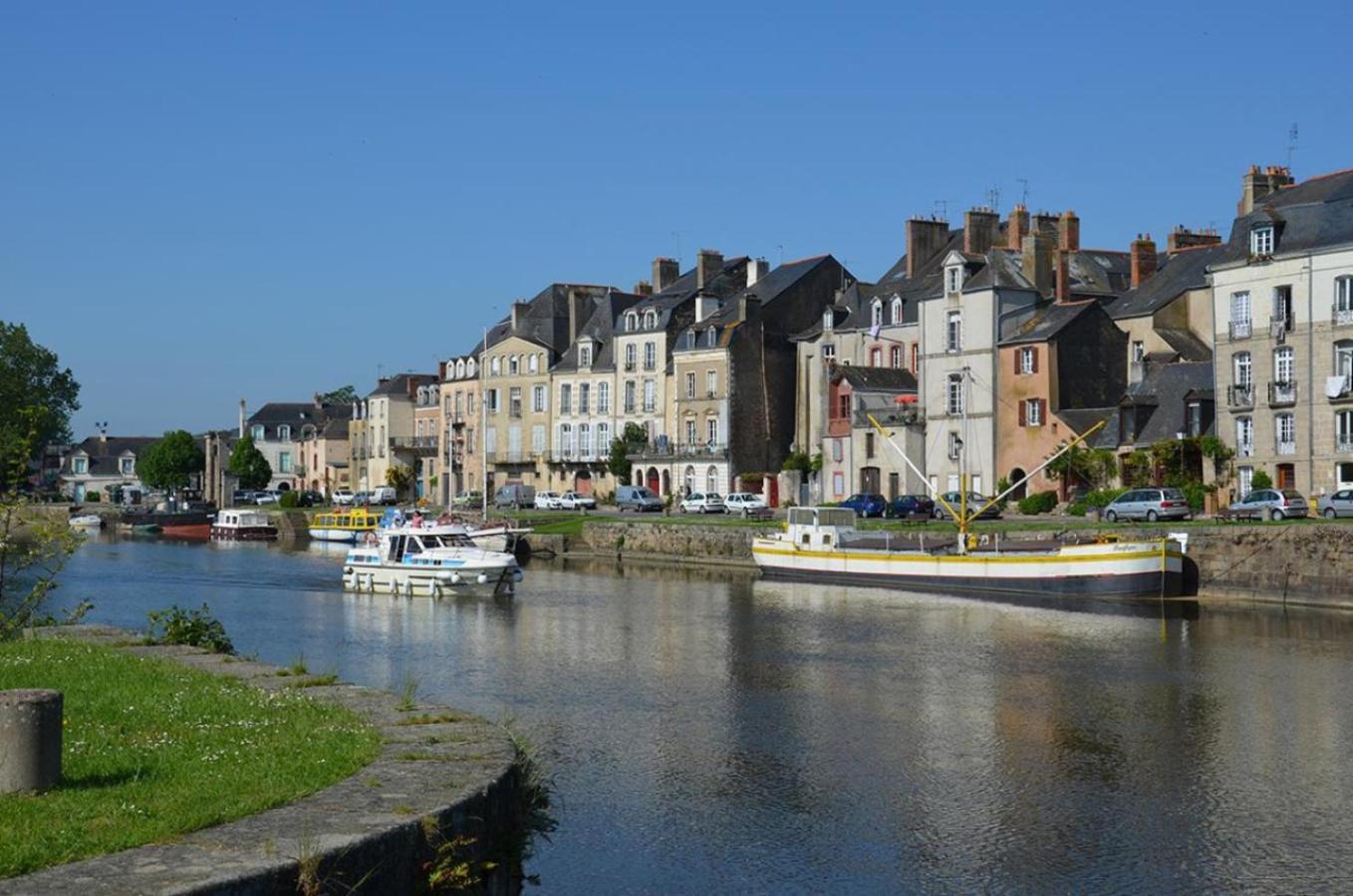 Spacieux T3 Lumineux Dans Quartier Historique Avec Wifi เรอดง ภายนอก รูปภาพ
